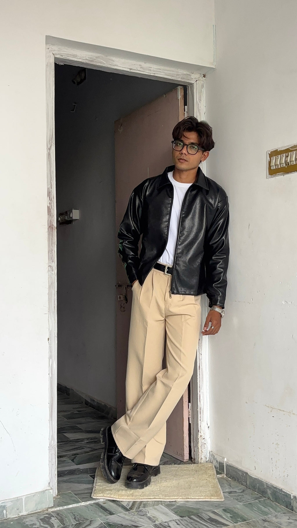 Men’s Cropped Leather Bomber Jacket – Waist-Length Minimalist Design