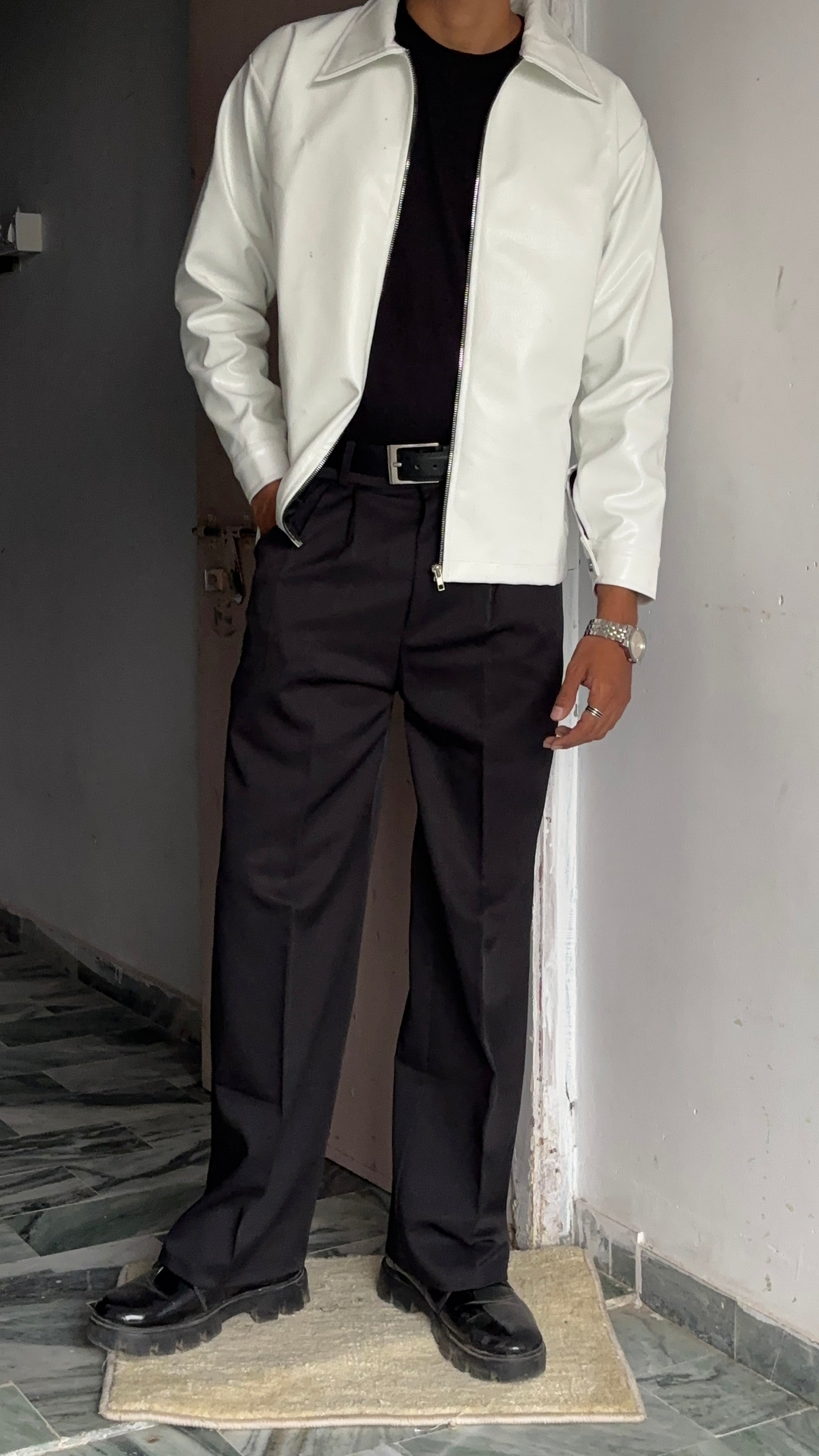 Men’s Cropped Leather Bomber Jacket – Waist-Length Minimalist Design