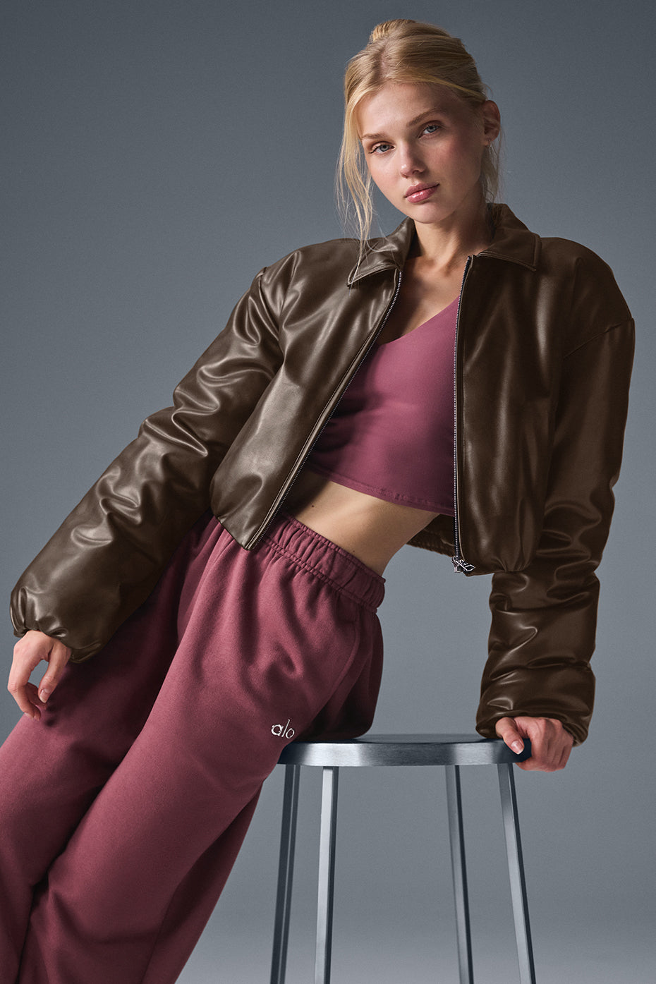 Premium Women’s Cropped Leather Bomber Jacket – Waist-Length Fit with Elastic Hem