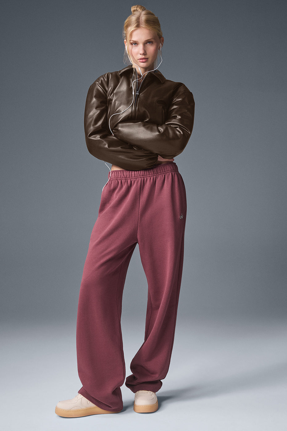 Premium Women’s Cropped Leather Bomber Jacket – Waist-Length Fit with Elastic Hem